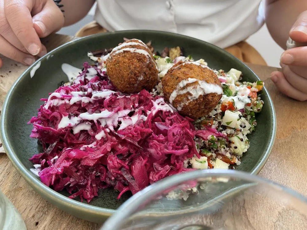 Grande Salade Et Falafel